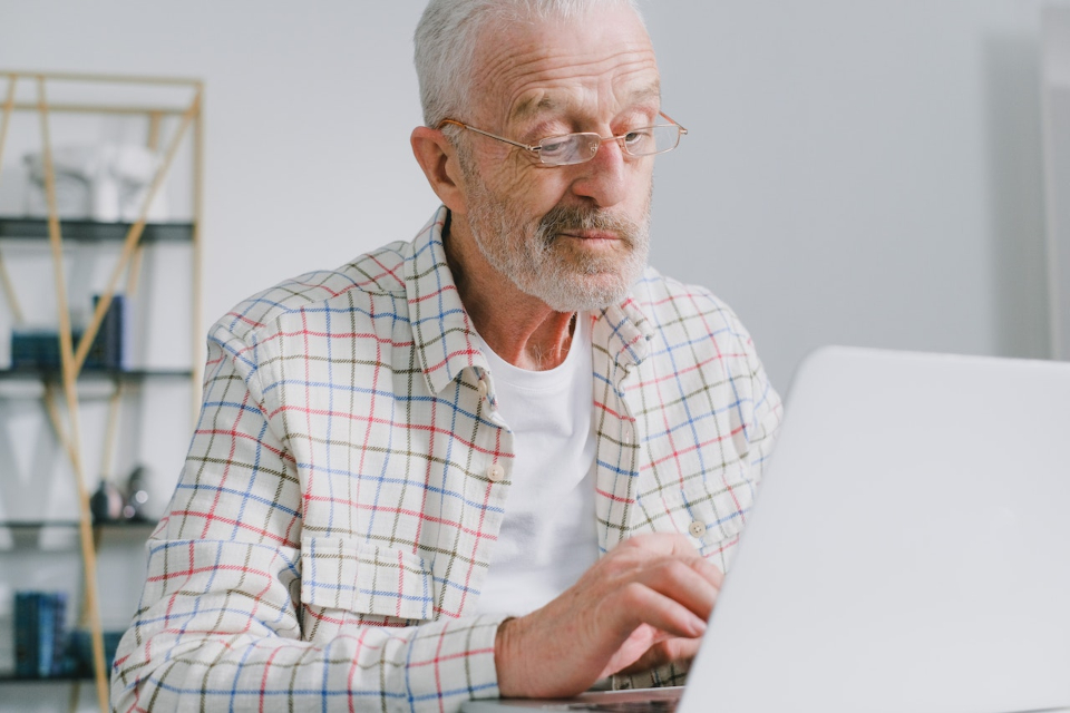 Old man reading guide to stress-free moving for seniors in TX