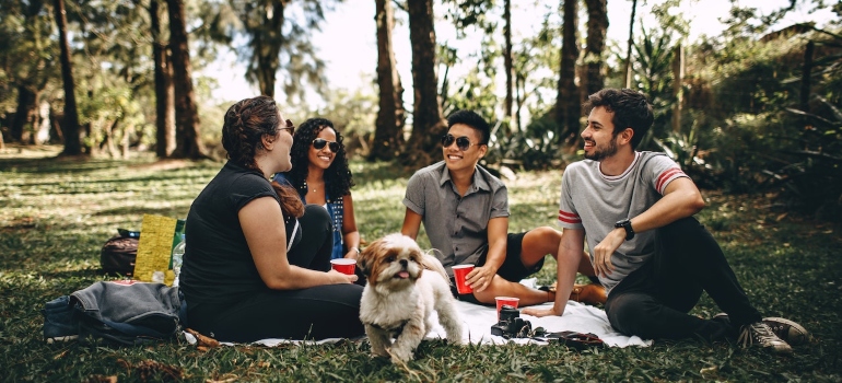 People having a picnic in Woodland Hills, one of the best hidden gems of Dallas–Fort Worth metroplex 