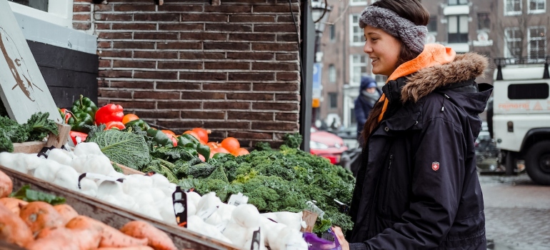 Picture of a woman on a farmers market